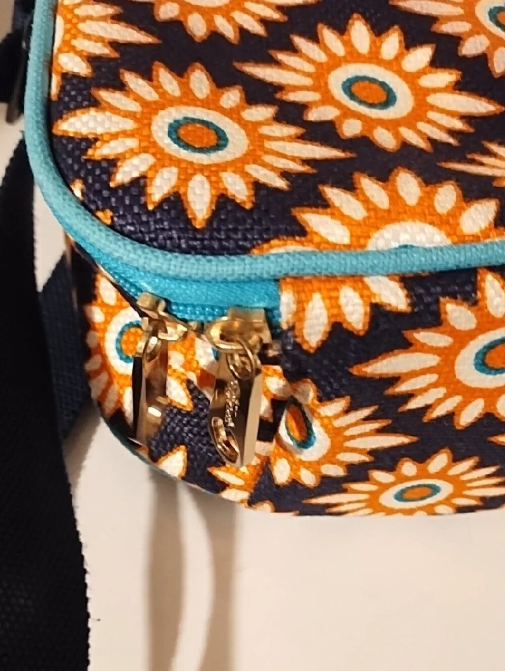 Spartina 449 Teal and Navy Sunflower Crossbody EUC Insulated.